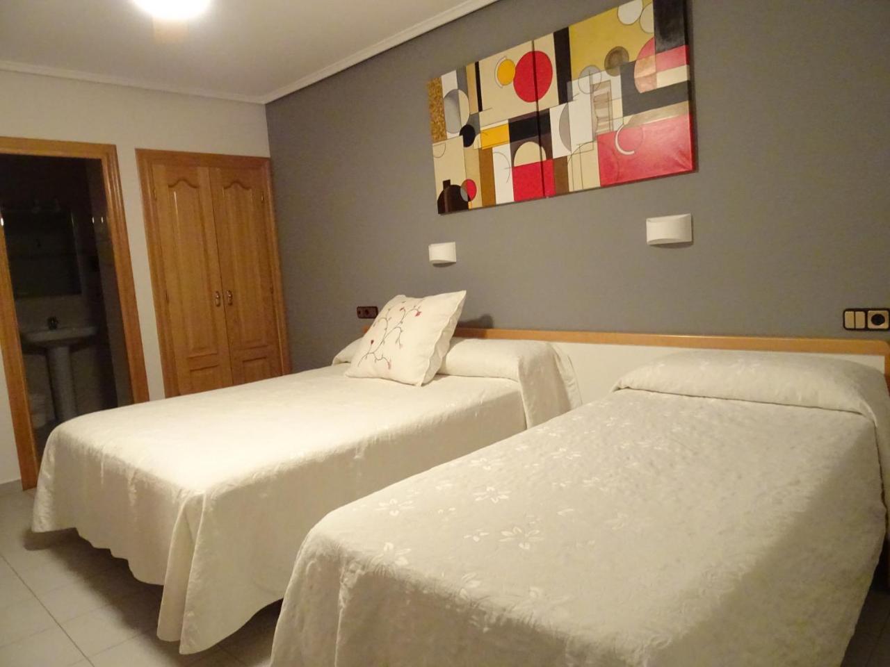 Hostal Pirineos Ainsa Exterior photo